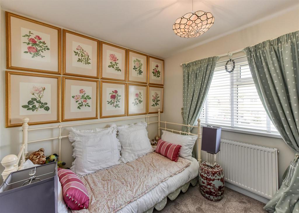 24 Queens Gardens-bed3.jpg