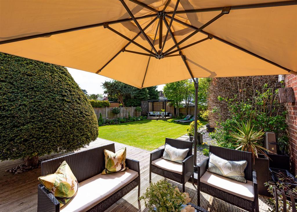 24 Queens Gardens-garden1.jpg