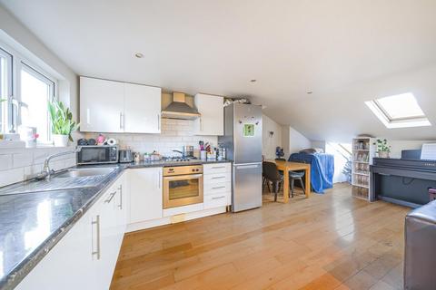 3 bedroom flat for sale, Queenstown Road, Battersea, London, SW8
