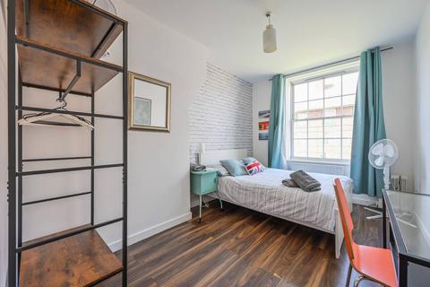 Shadwell Gardens, Shadwell, London, E1