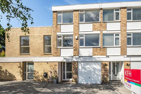 1 Holmdene Close, Beckenham, BR3 6QG