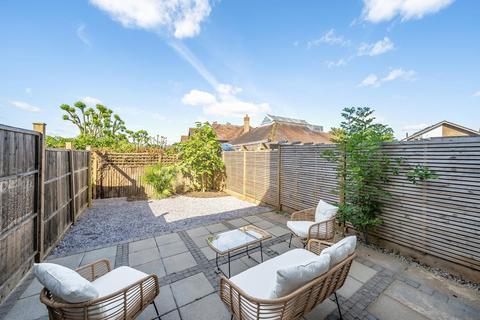 1 Holmdene Close, Beckenham, BR3 6QG