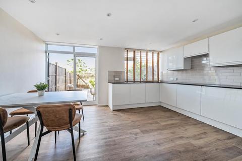 1 Holmdene Close, Beckenham, BR3 6QG