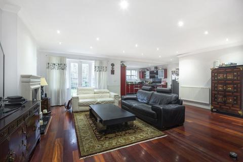 4 bedroom detached house for sale, Deveraux Close, Beckenham, Kent, BR3