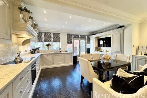 114 Cecil Avenue, Hornchurch, RM11 2ND