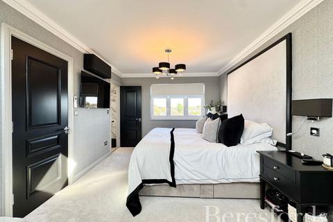 114 Cecil Avenue, Hornchurch, RM11 2ND