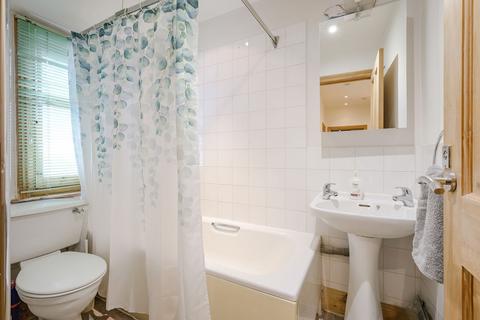 25a The Parade, Claygate, Esher, KT10 0PD