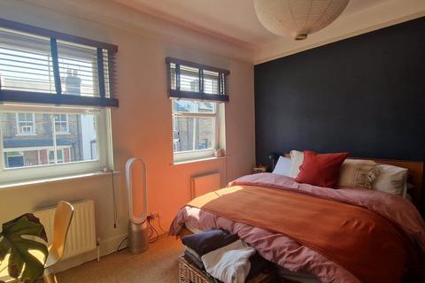 2 bedroom terraced house to rent, Oxford Road, Windsor, SL4