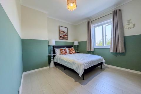 186 Southend Lane, London, SE6 3DP