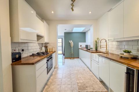 186 Southend Lane, London, SE6 3DP