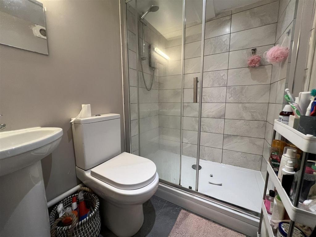 Bathroom 1.jpeg