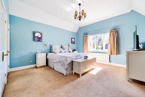14 Oakhurst Close, Chislehurst, BR7 5LF