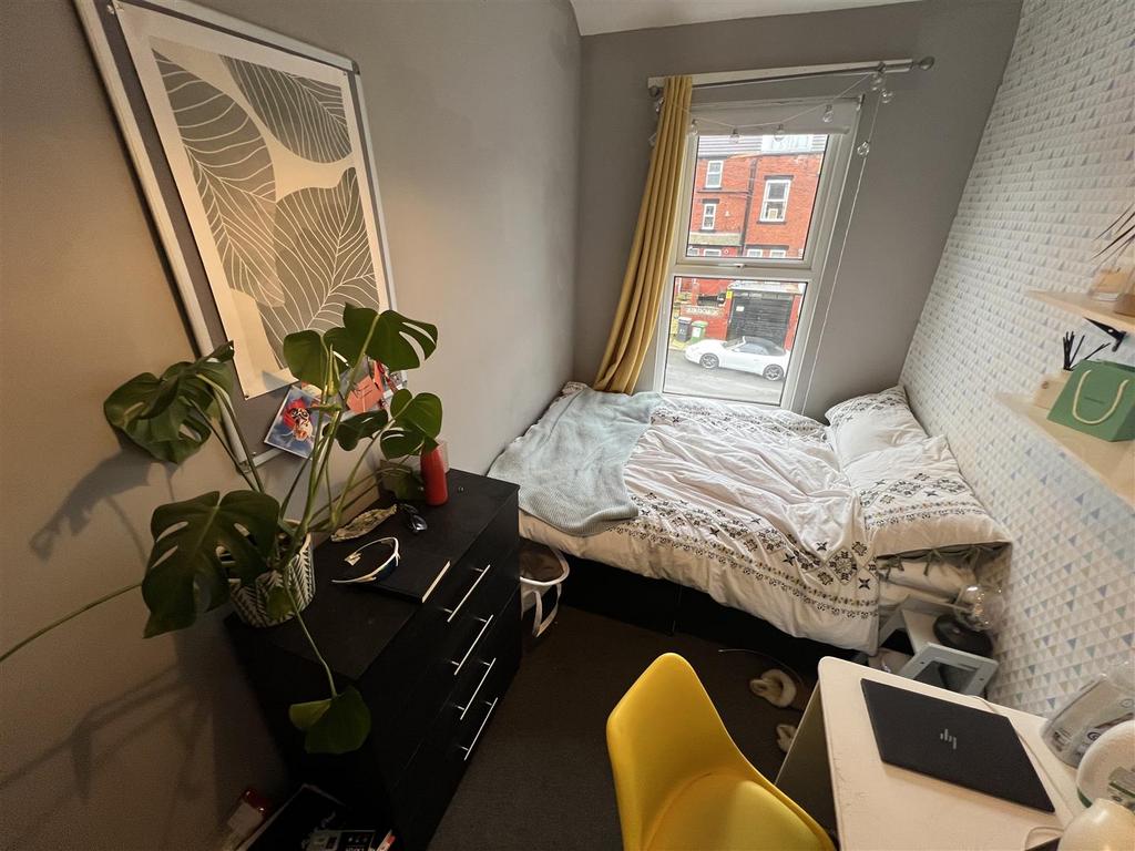 Bedroom 5.jpeg