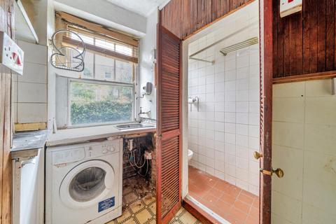 undefined, Chiswick Road, Chiswick, London, W4