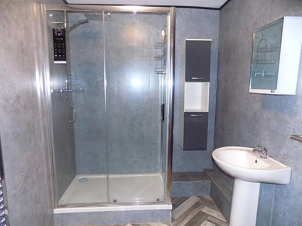 Bathroom 1 of 2