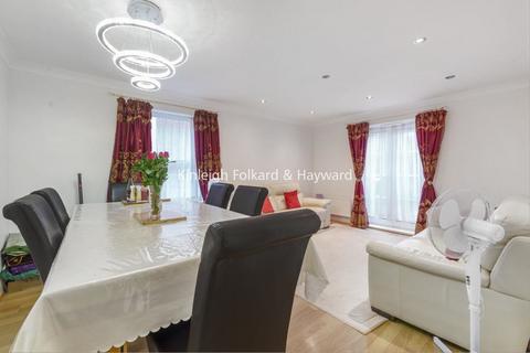 Flat 11, Cavendish House Woodside Grange Road, London, N12 8LR