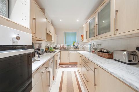 Flat 11, Cavendish House Woodside Grange Road, London, N12 8LR