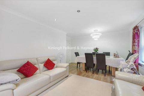 Flat 11, Cavendish House Woodside Grange Road, London, N12 8LR