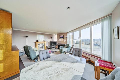 3 bedroom flat for sale, Glebelands Close, North Finchley, London, N12