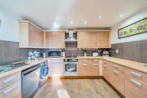 3 bedroom flat for sale, Glebelands Close, North Finchley, London, N12