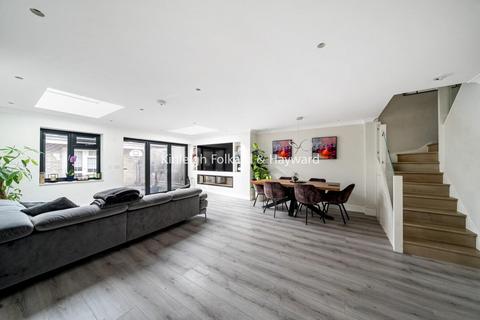 York Way, Barnet, London, N20