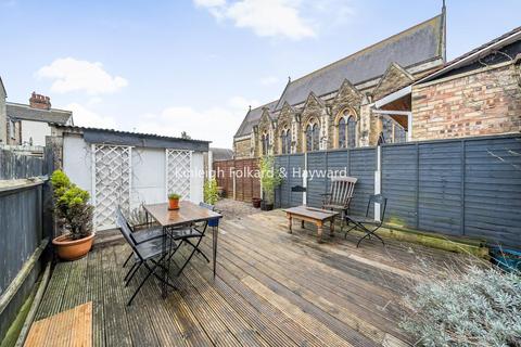 2 bedroom flat for sale, High Road, North Finchley, London, N12