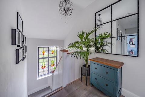 14 Valley Avenue, London, N12 9PG