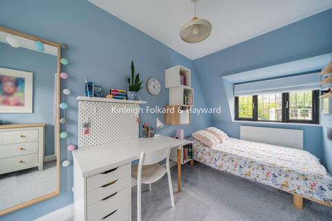 14 Valley Avenue, London, N12 9PG