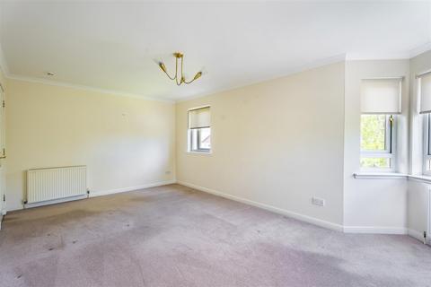 28 Lees Court, Coatbridge, ML5 4NT