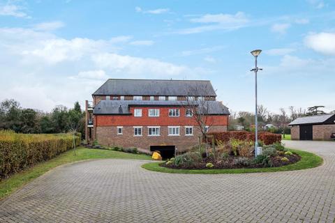 3 bedroom flat for sale, West Common Road, Hayes, Kent, BR2