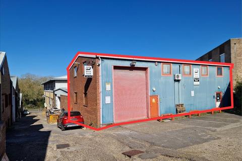 Industrial unit to rent - Cranborne Industrial Estate, Cranborne Road, Hertsmere, Hertfordshire, EN6