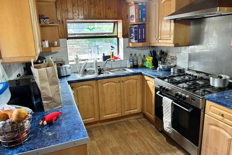6 Altar Drive, Bradford, BD9 5QD