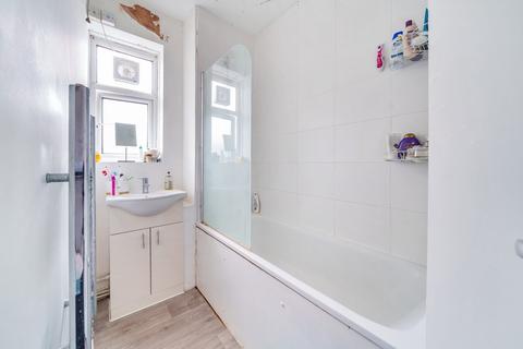Flat 20, Norman House Wyvil Road, London, SW8 2TA