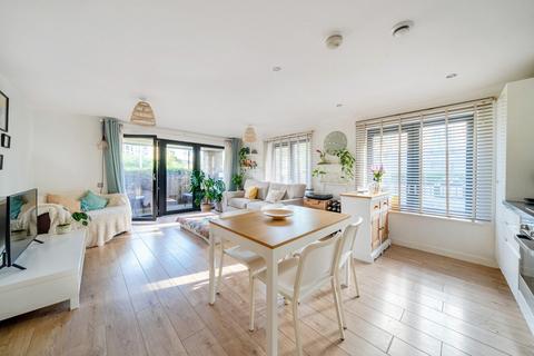 Flat 3, 17 Henry Road, London, SW9 7BQ
