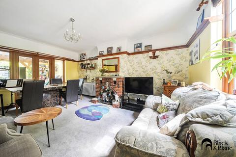 14 The Glade, West Wickham, BR4 9LH