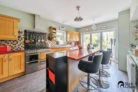 14 The Glade, West Wickham, BR4 9LH