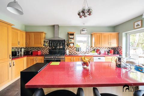 14 The Glade, West Wickham, BR4 9LH
