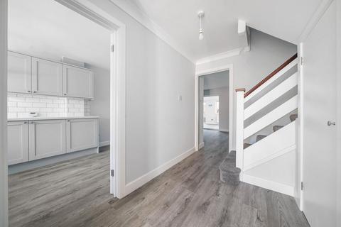 107 Grand Drive, Raynes Park, London, SW20 9EB
