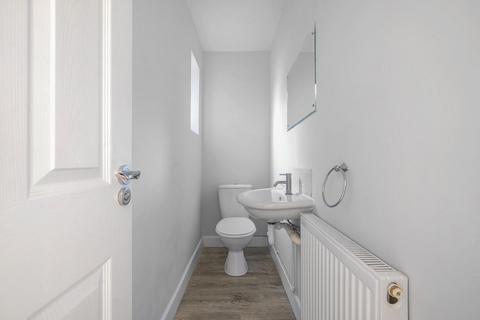 107 Grand Drive, Raynes Park, London, SW20 9EB