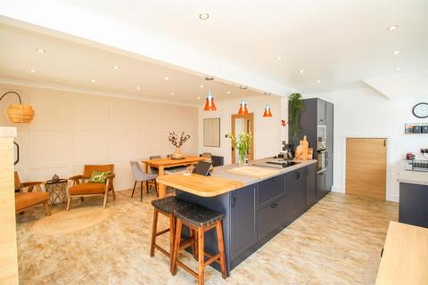 4 Wavell Grove, Wakefield, WF2 6JW