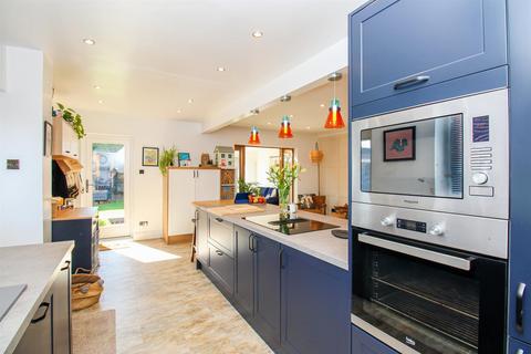 4 Wavell Grove, Wakefield, WF2 6JW