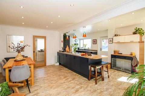 4 Wavell Grove, Wakefield, WF2 6JW