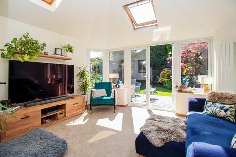4 Wavell Grove, Wakefield, WF2 6JW