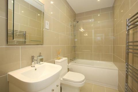 3 bedroom flat to rent, Dartmouth Road, Forest Hill, SE23