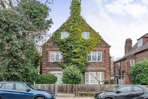 3 bedroom flat for sale, Valley Road, Streatham, London, SW16