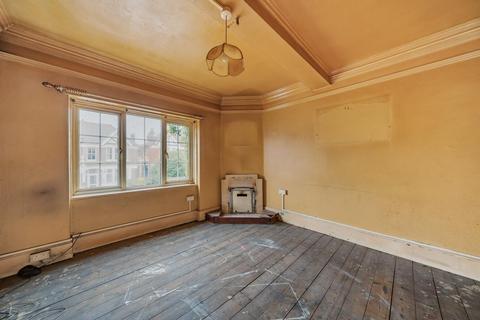 3 bedroom flat for sale, Valley Road, Streatham, London, SW16