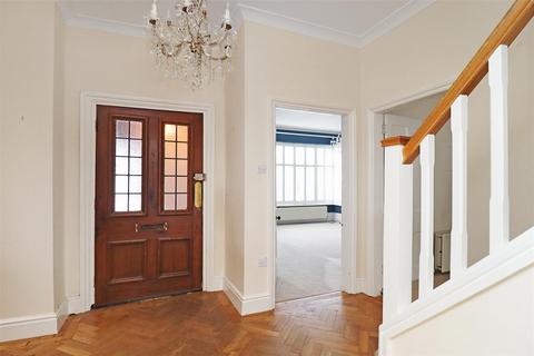 5 bedroom semi-detached house to rent, Lisson Grove, Hale