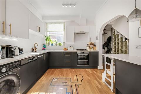 3 bedroom flat for sale, Hemstal Road, West Hampstead, London, NW6