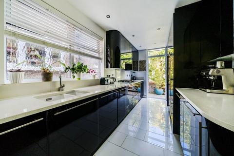 210 Wickham Chase, West Wickham, BR4 0BP