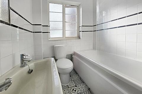 2 bedroom flat to rent, Chiswick Village, London, W4